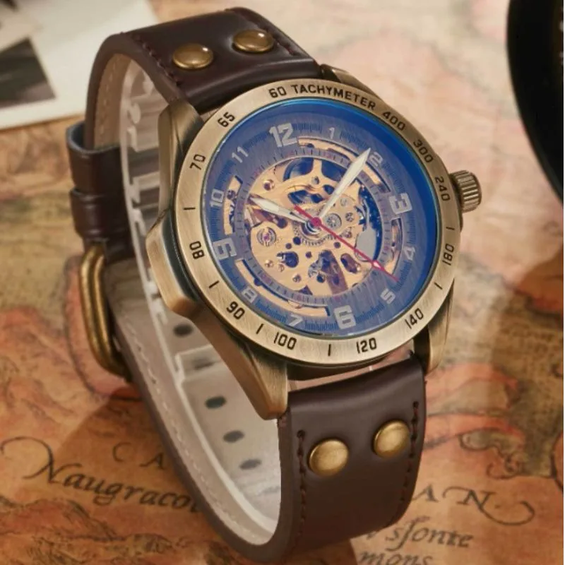 Aanzicht 3 — Herenhorloge met zichtbaar uurwerk
