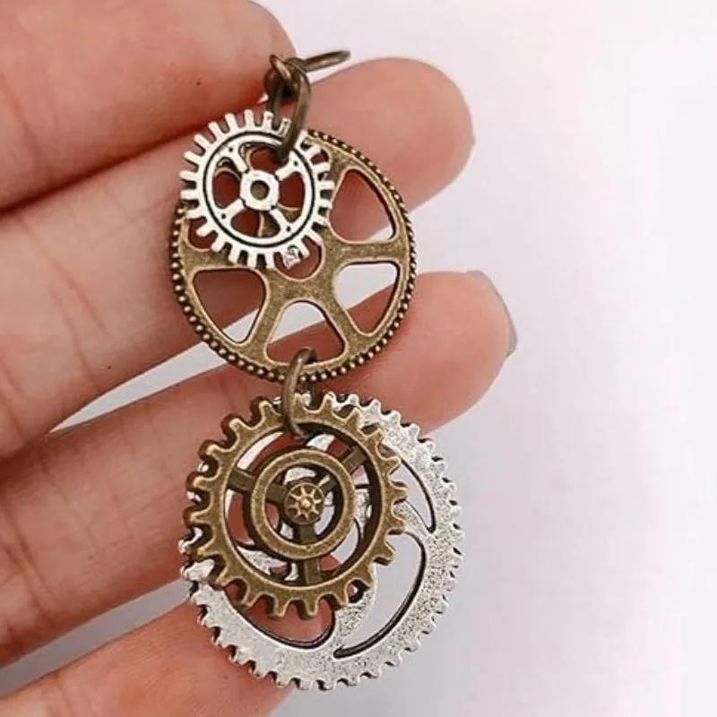 Aanzicht 4 — Steampunk oorbellen – tandwiel