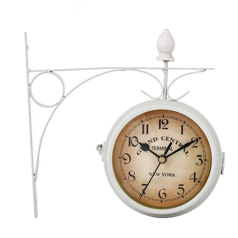 Aanzicht 2 — Steampunk horloge – stijl stationsstijl