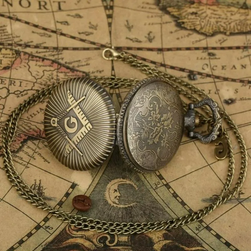 Aanzicht 4 — Zakhorloge – vrijmetselaarsmotief motief