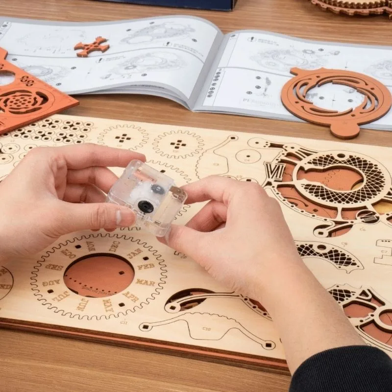 Aanzicht 4 — Modelbouwpakket – van hout horloge bewegend