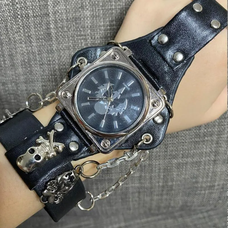 Aanzicht 2 — Steampunk horloge – gothic