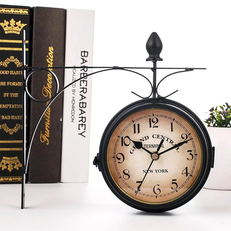 Aanzicht 3 — Steampunk horloge – stijl stationsstijl