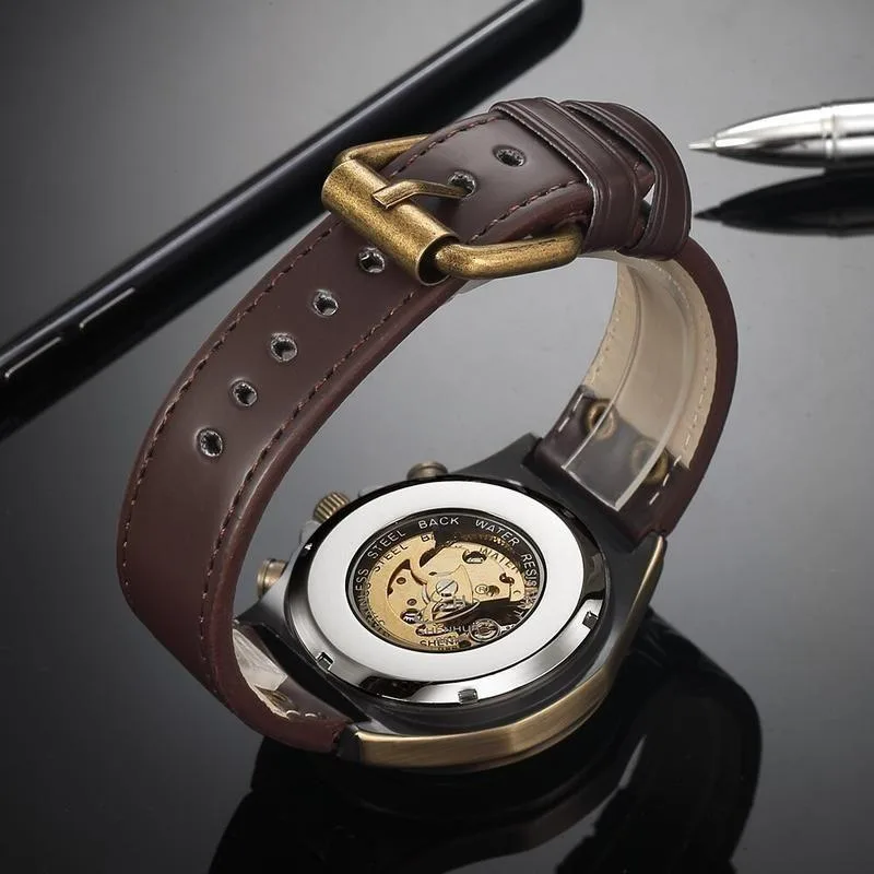 Aanzicht 4 — Steampunk horloge – skelet