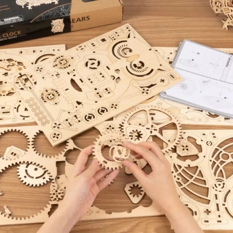 Aanzicht 6 — Modelbouwpakket – hout horloge uil