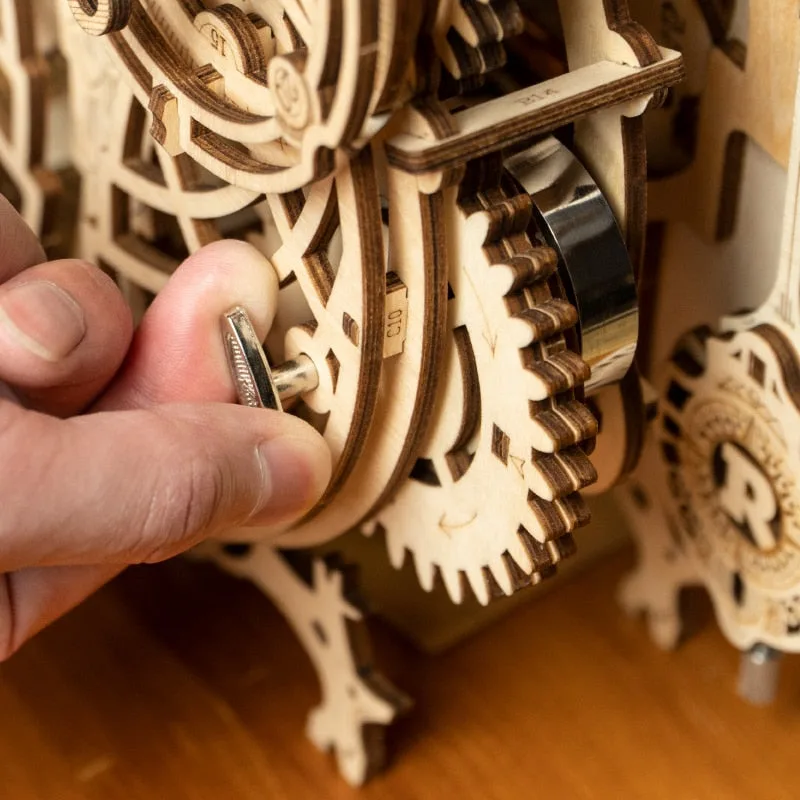 Aanzicht 4 — Modelbouwpakket – hout horloge uil