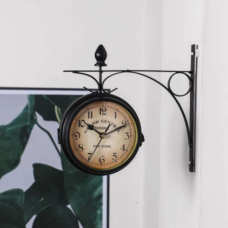 Aanzicht 4 — Steampunk horloge – stijl stationsstijl