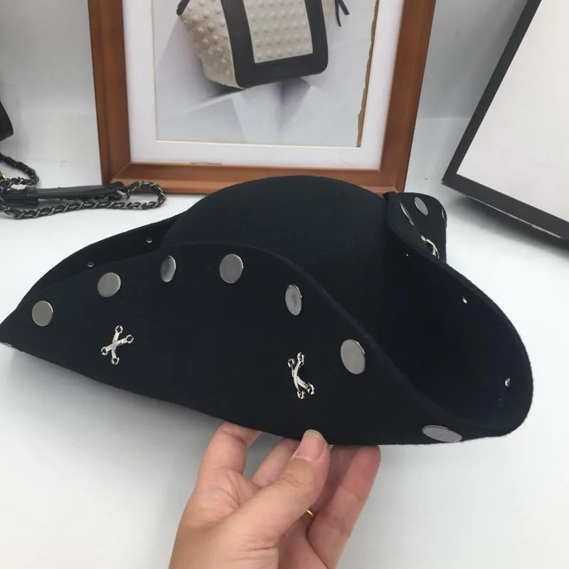 Aanzicht 2 — Steampunk hoed – piratenstijl