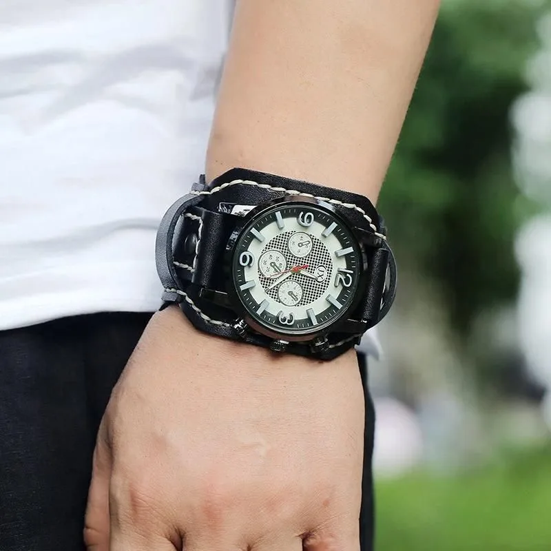Aanzicht 2 — Horloge – punk