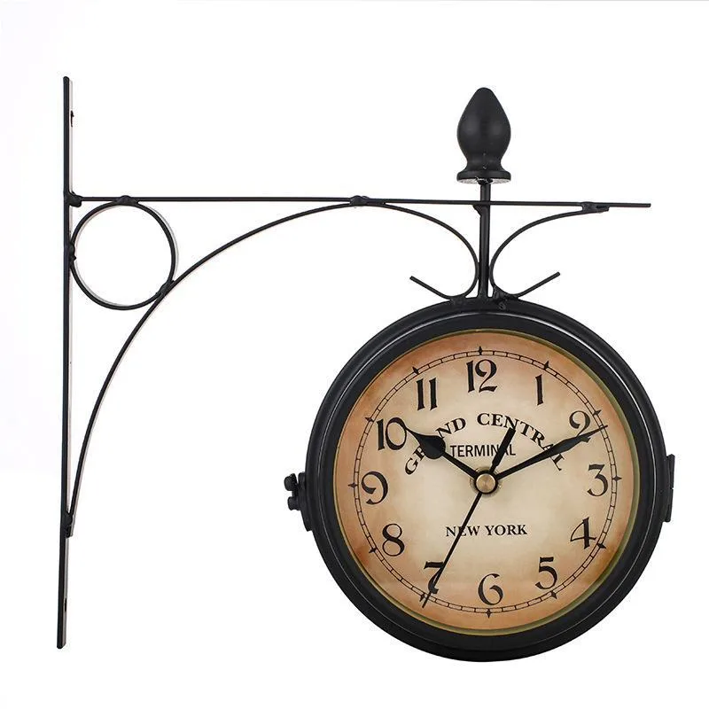 Steampunk horloge – stijl stationsstijl